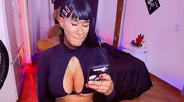 Snapshot of xl_dakotadom chatting on 12.17.24 xl dakotadom online show from 12.17.24