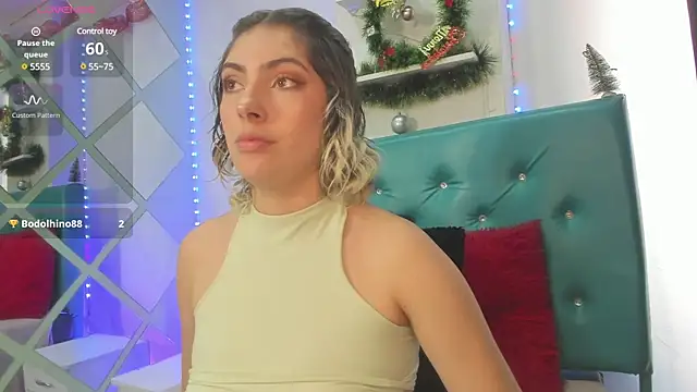 Snapshot of Annie__winter chatting on 12.14.24 Annie winter online show from 12.14.24