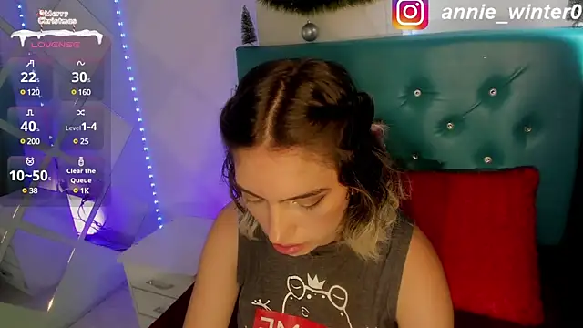 Snapshot of Annie__winter chatting on 12.22.24 Annie winter online show from 12.22.24