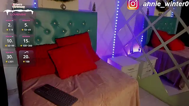 Snapshot of Annie__winter chatting on 12.26.24 Annie winter online show from 12.26.24