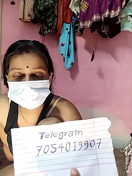 Snapshot of riyagupta5 chatting on 09.15.25 riyagupta5 online show from 09.15.25