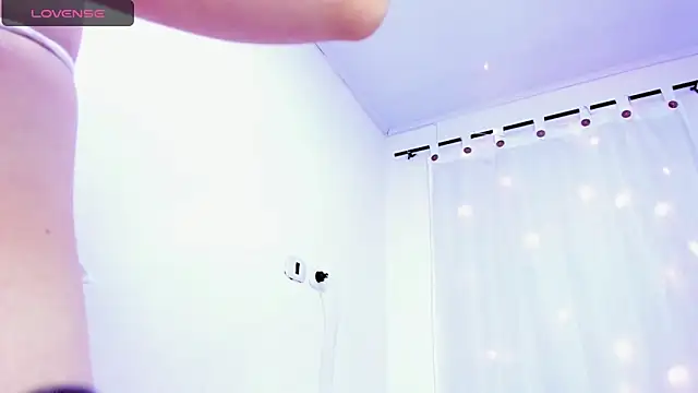 Snapshot of Aria_uwu chatting on 02.04.25 Aria uwu online show from 02.04.25