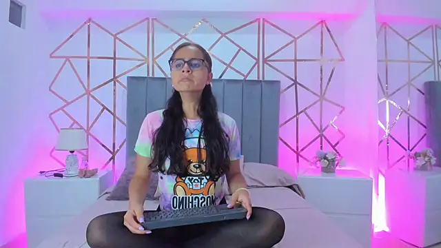 Giselle Roldan online show from 01.24.25