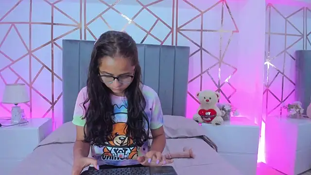 Giselle Roldan online show from 01.24.25