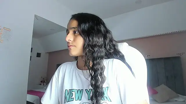 Giselle Roldan online show from 09.26.25