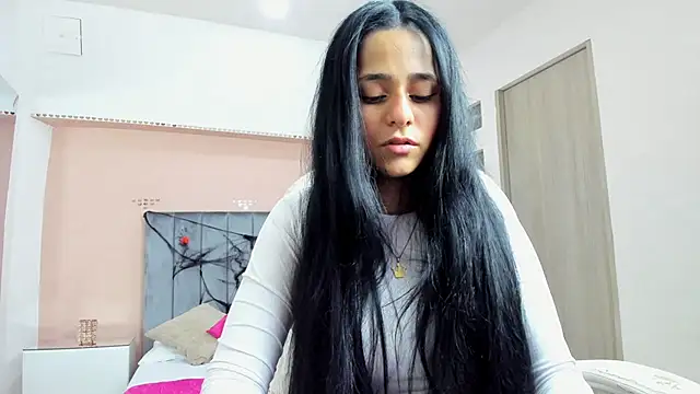 Giselle Roldan online show from 10.03.25