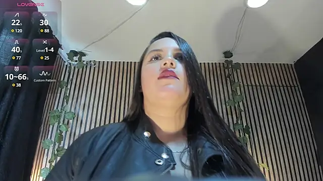 Snapshot of Victoria_Ponce1 chatting on 01.06.25 Victoria Ponce1 online show from 01.06.25