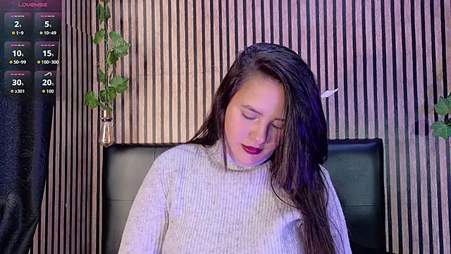 Snapshot of Victoria_Ponce1 chatting on 09.30.25 Victoria Ponce1 online show from 09.30.25