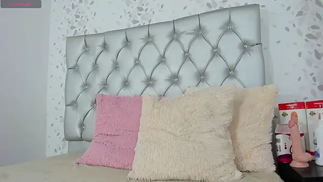 Snapshot of candymery chatting on 02.11.25 candymery online show from 02.11.25