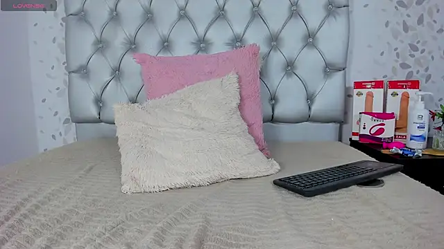 Snapshot of candymery chatting on 02.22.25 candymery online show from 02.22.25