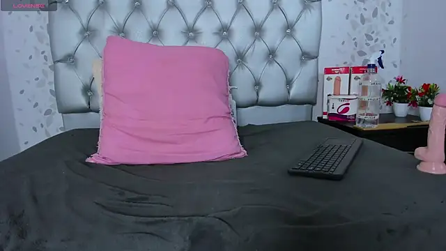 Snapshot of candymery chatting on 03.01.25 candymery online show from 03.01.25