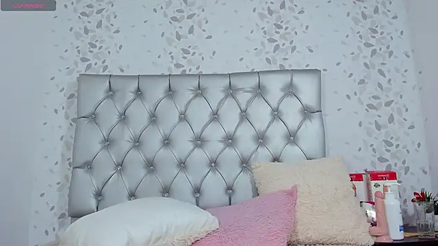 Snapshot of candymery chatting on 03.07.25 candymery online show from 03.07.25