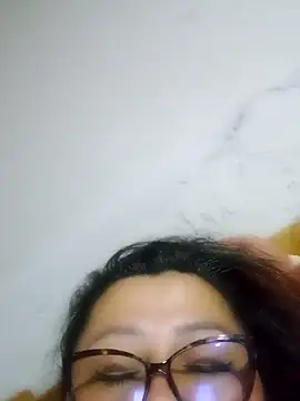 Snapshot of Darly_Gomez chatting on 12.23.24 Darly Gomez online show from 12.23.24