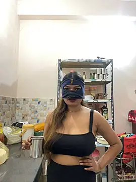 Snapshot of HoneyBearCpl chatting on 02.11.25 HoneyBearCpl online show from 02.11.25