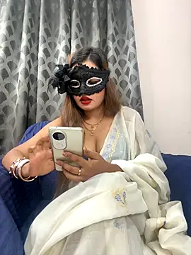 Snapshot of HoneyBearCpl chatting on 09.26.25 HoneyBearCpl online show from 09.26.25