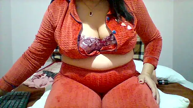 Snapshot of spicy_loulou chatting on 12.13.24 spicy loulou online show from 12.13.24