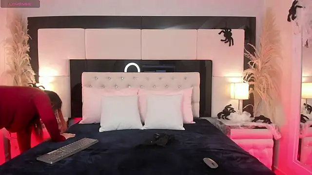 CarlaRossi  online show from 10.24.25