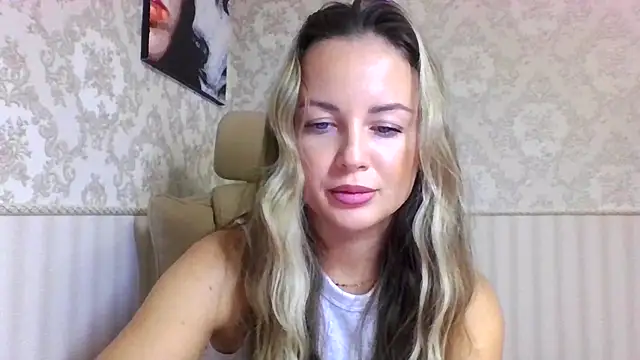 Snapshot of jennifer838 chatting on 10.31.25 jennifer838 online show from 10.31.25