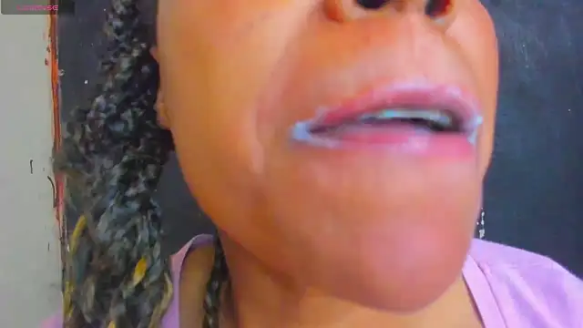 KamariaFyre online show from 10.28.25