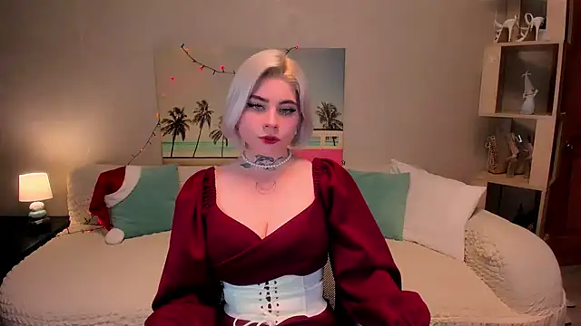 Snapshot of NikaRocks chatting on 12.17.24 NikaRocks online show from 12.17.24