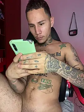 Snapshot of Junihn0 chatting on 02.04.25 Junihn0 online show from 02.04.25