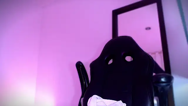 Snapshot of Junihn0 chatting on 09.28.25 Junihn0 online show from 09.28.25