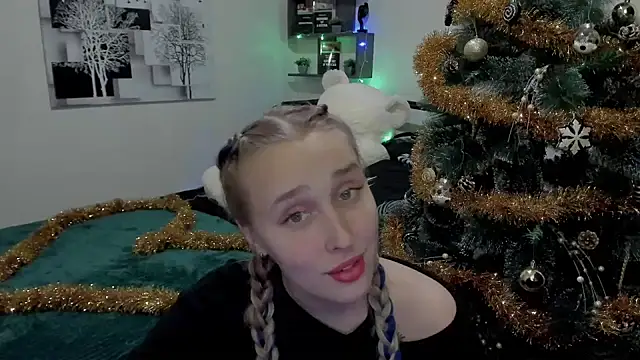 Snapshot of LinaTruly chatting on 12.14.24 LinaTruly online show from 12.14.24