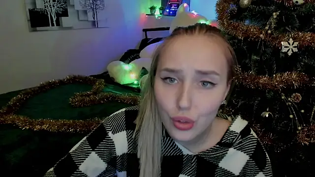 Snapshot of LinaTruly chatting on 12.24.24 LinaTruly online show from 12.24.24