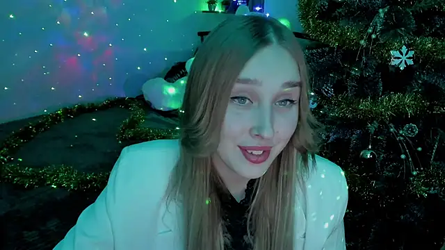 Snapshot of LinaTruly chatting on 12.28.24 LinaTruly online show from 12.28.24