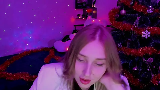 Snapshot of LinaTruly chatting on 12.28.24 LinaTruly online show from 12.28.24