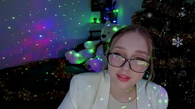 Snapshot of LinaTruly chatting on 12.30.24 LinaTruly online show from 12.30.24