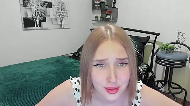 Snapshot of LinaTruly chatting on 01.16.25 LinaTruly online show from 01.16.25