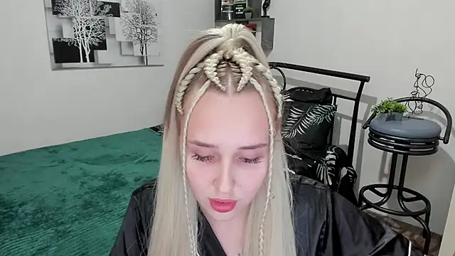 Snapshot of LinaTruly chatting on 02.25.25 LinaTruly online show from 02.25.25
