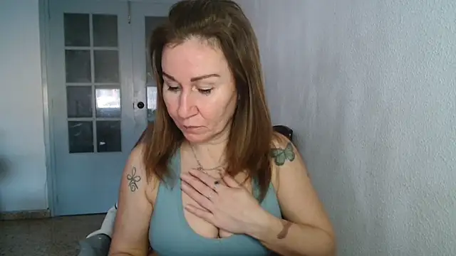 Snapshot of TamaraSweetxo chatting on 02.04.25 TamaraSweetxo online show from 02.04.25