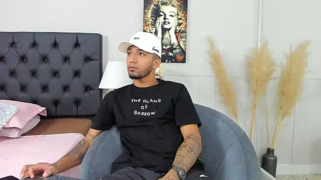 Snapshot of Robin_Rief chatting on 02.02.25 Robin Rief online show from 02.02.25