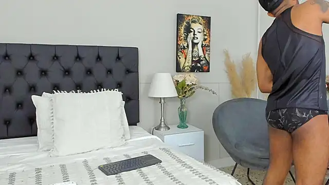 Snapshot of Robin_Rief chatting on 02.11.25 Robin Rief online show from 02.11.25