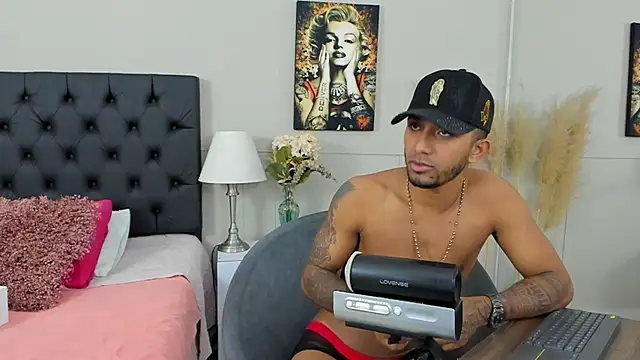 Snapshot of Robin_Rief chatting on 03.02.25 Robin Rief online show from 03.02.25