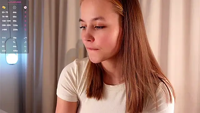 Snapshot of FalineDowlen chatting on 12.15.24 FalineDowlen online show from 12.15.24