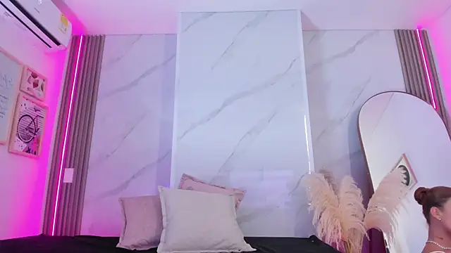 Chlooee   online show from 01.21.25