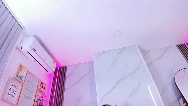 Chlooee   online show from 01.26.25