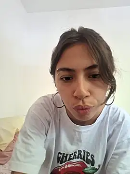 Snapshot of Jazmin-Cerezita chatting on 12.18.24 Jazmin-Cerezita online show from 12.18.24