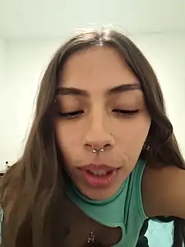 Snapshot of Jazmin-Cerezita chatting on 01.04.25 Jazmin-Cerezita online show from 01.04.25