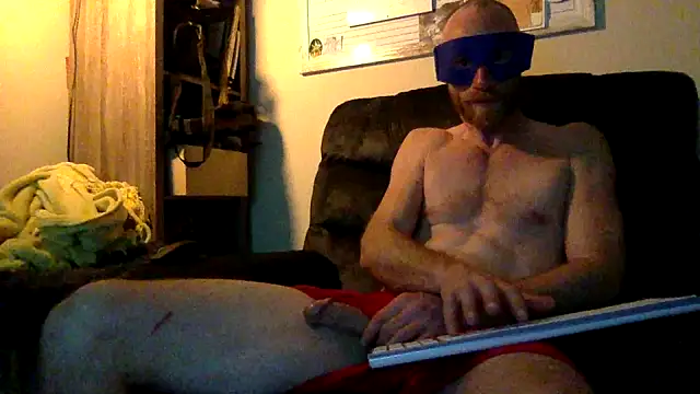 Snapshot of Twowellshapedheads chatting on 12.17.24 Twowellshapedheads online show from 12.17.24