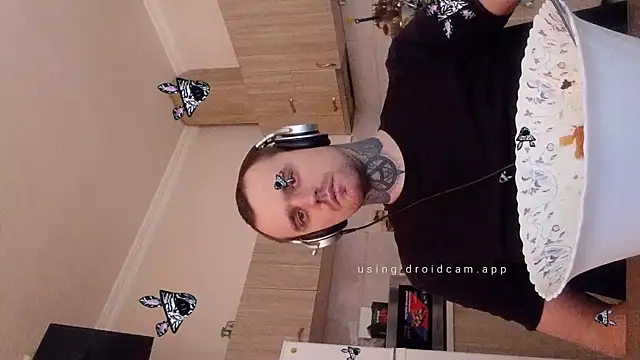 Snapshot of HappyZebra13 chatting on 02.12.25 HappyZebra13 online show from 02.12.25