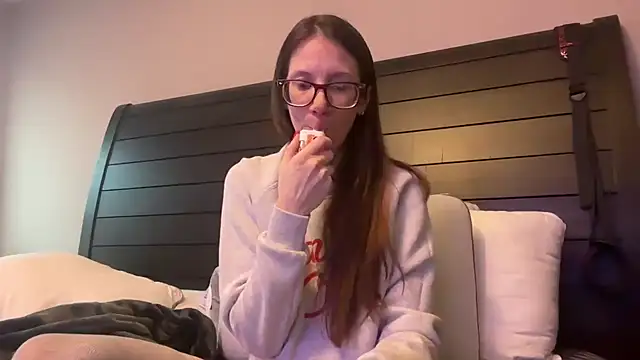 Snapshot of yourstrulylivy69 chatting on 02.18.25 yourstrulylivy69 online show from 02.18.25