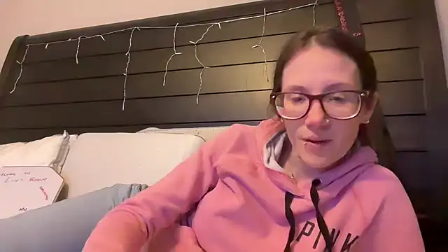 Snapshot of yourstrulylivy69 chatting on 02.27.25 yourstrulylivy69 online show from 02.27.25
