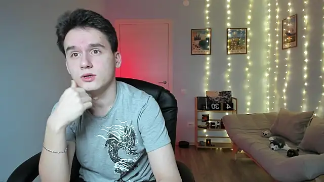 Snapshot of Scooby_k chatting on 12.16.24 Scooby k online show from 12.16.24