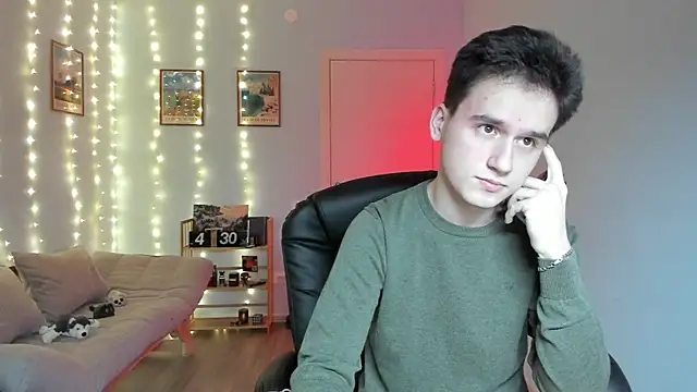 Snapshot of Scooby_k chatting on 12.17.24 Scooby k online show from 12.17.24