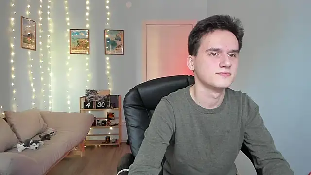 Snapshot of Scooby_k chatting on 12.17.24 Scooby k online show from 12.17.24