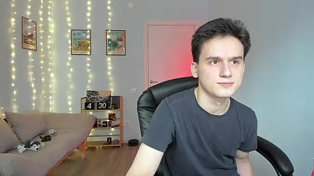 Snapshot of Scooby_k chatting on 12.17.24 Scooby k online show from 12.17.24